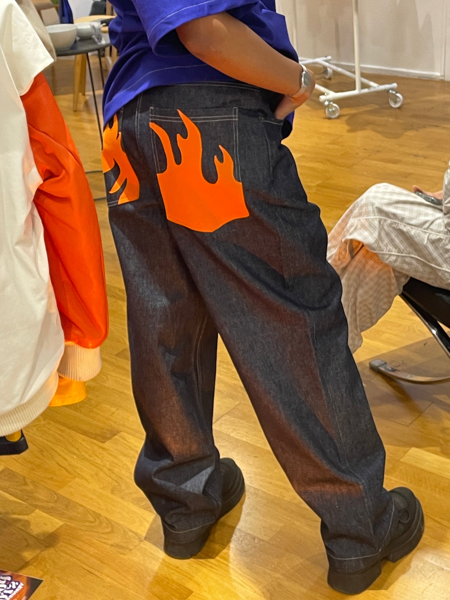 Baggy feu aux fesses